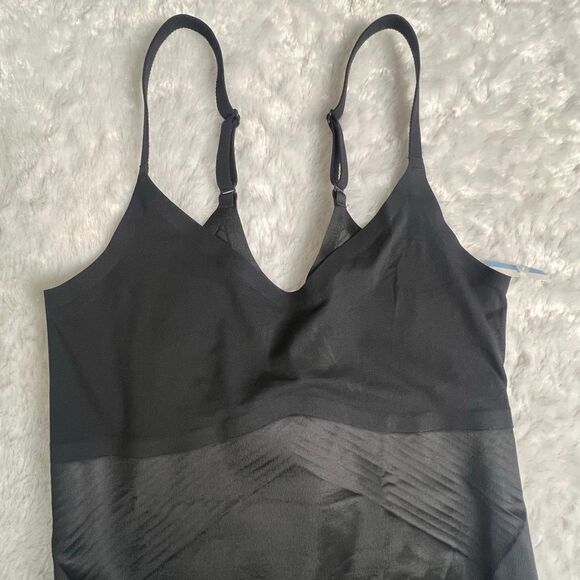 Spanx Womens Black Seamless Mid-Thigh Tummy Control Shapewear Bodysuit Small - Picture 4 of 6